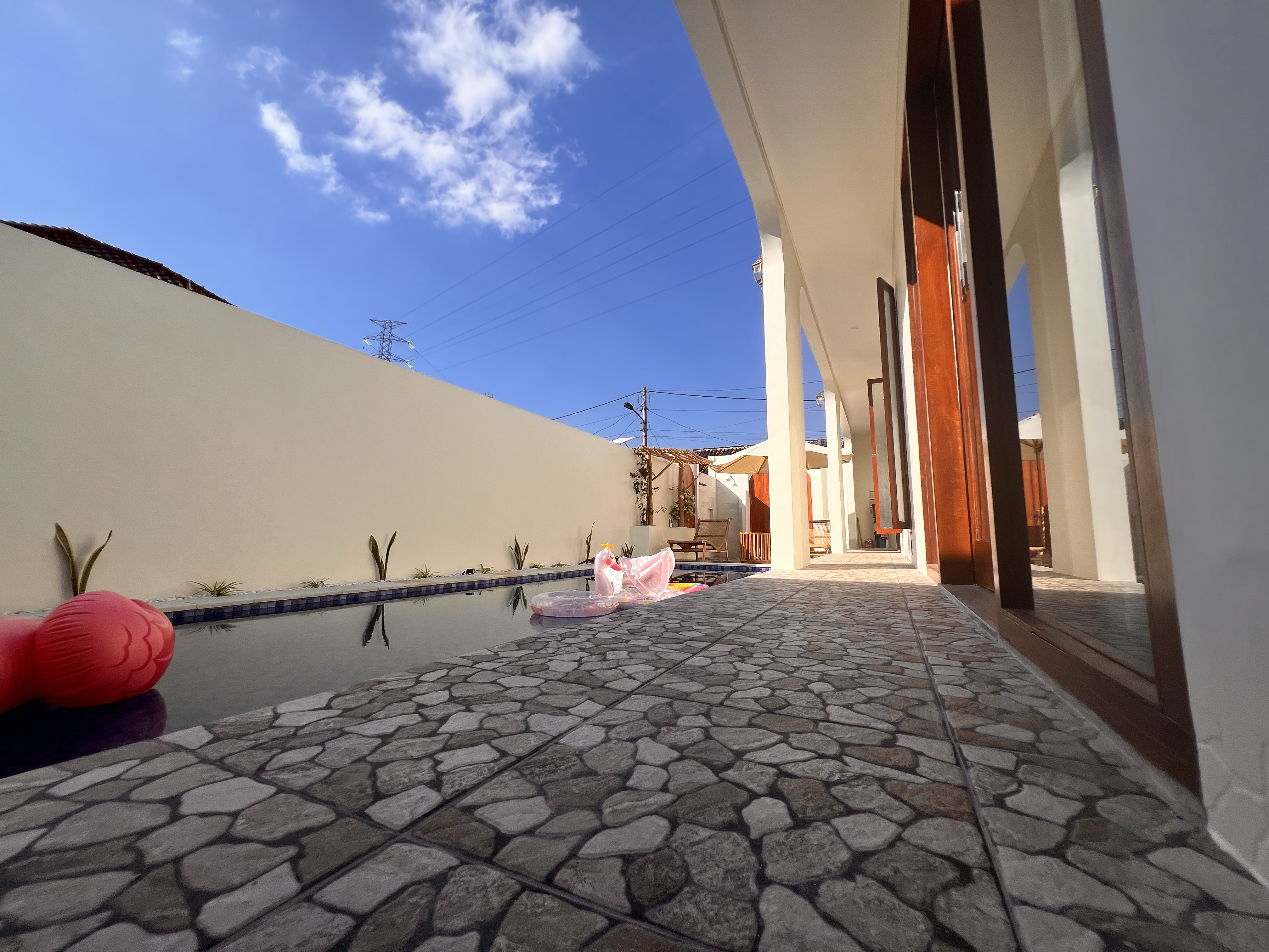 SistersZ private villa entrance