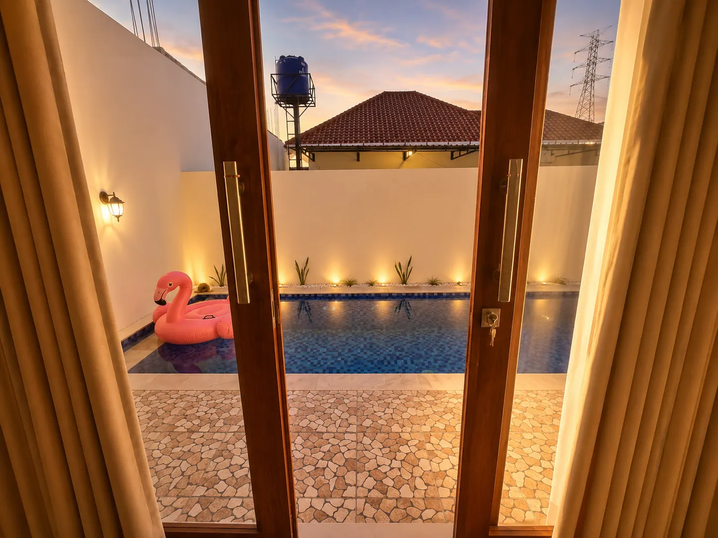 SistersZ room pool view