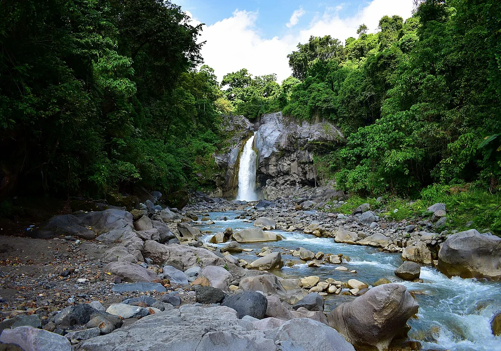 foto landscape dari air terjun mangku sakti